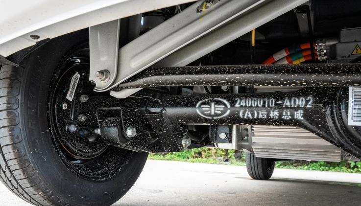 下死手了！微型代步车“黑马”3.49万起售，纯电续航222km