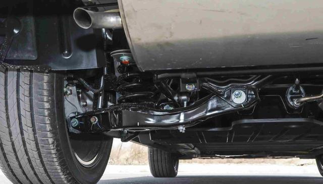 比亚迪宋PLUS杀疯了，续航1500km，油耗0.85L，配高阶智驾