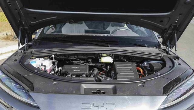 比亚迪宋PLUS杀疯了，续航1500km，油耗0.85L，配高阶智驾