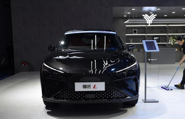 哪吒 L：动力强劲，操控与舒适完美平衡