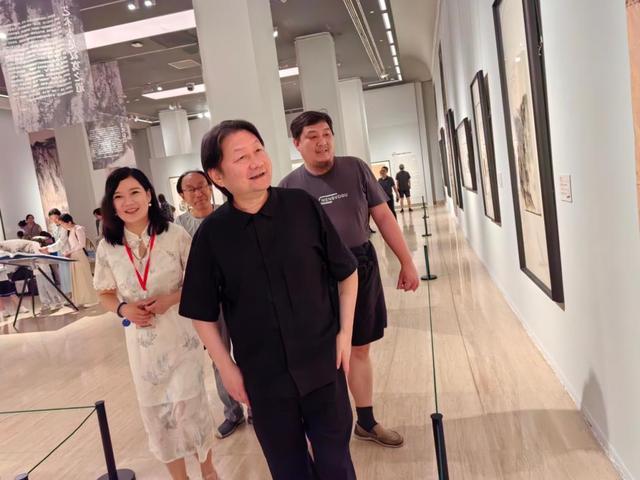 石朴坚持数十年笃行中华书画正脉，在京展出百余幅精品力作