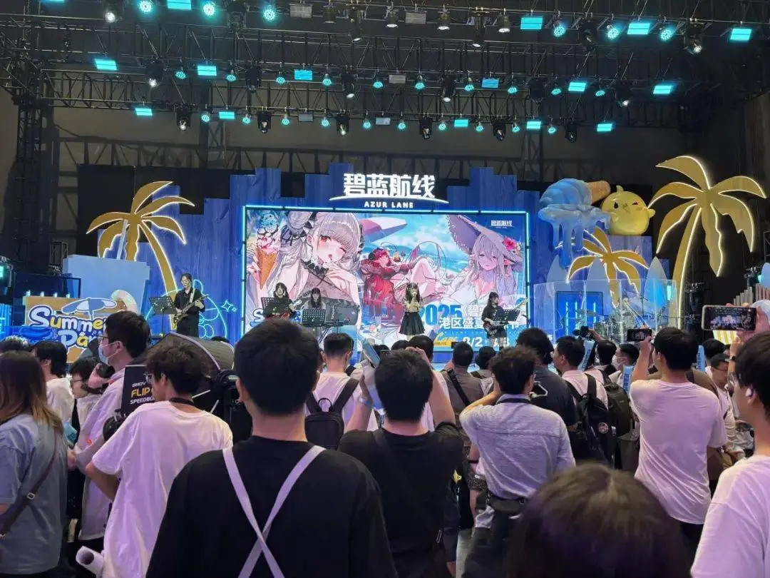 《碧蓝航线》“清凉节”让我直呼手酸，为什么我还能意犹未尽？