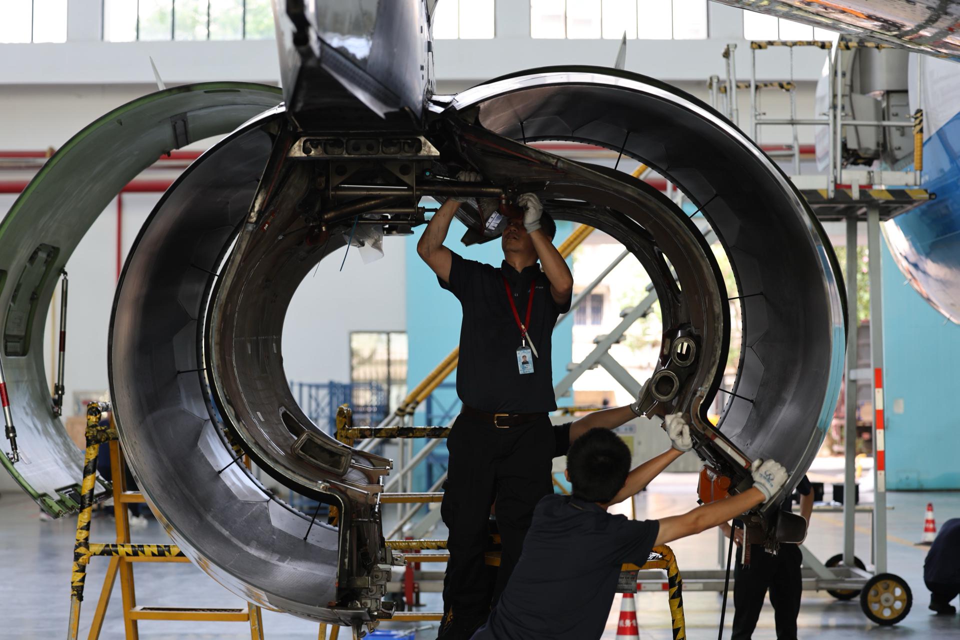 南航在湘首次启动飞机拆解业务，开拓航空维修新领域