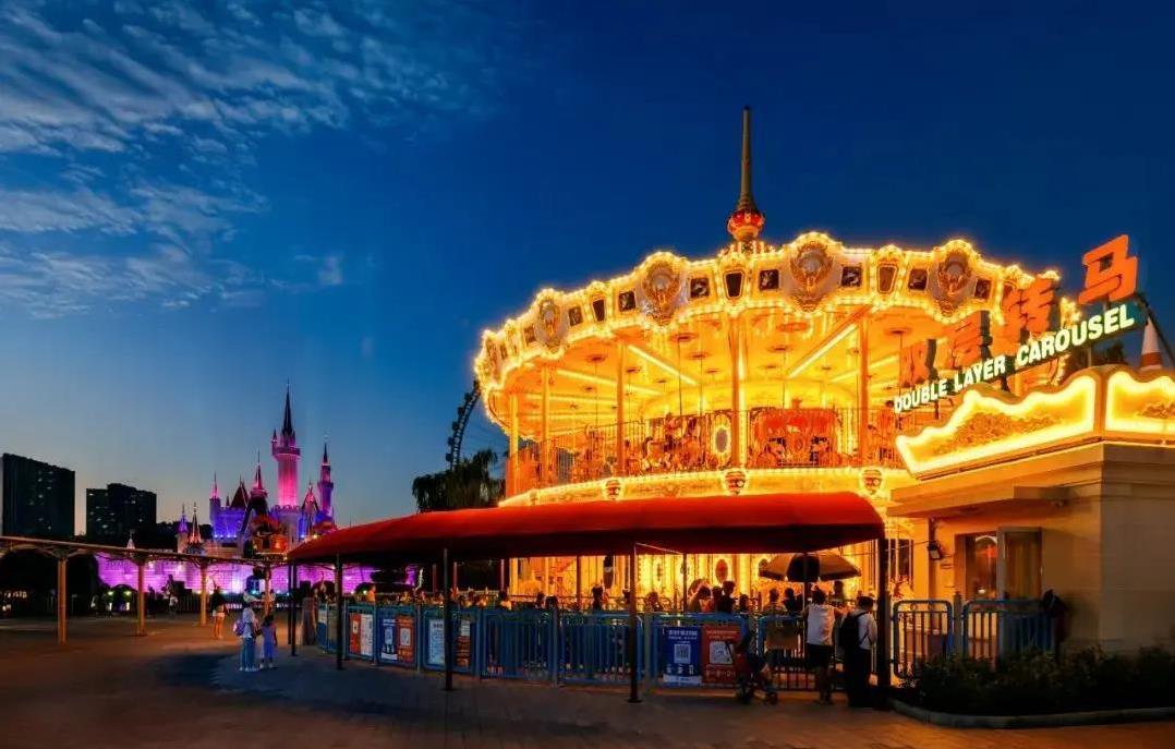 北京夜游新地标!石景山彩灯会85天狂欢,游客惊叹非遗打铁花