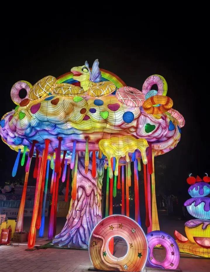 北京夜游新地标!石景山彩灯会85天狂欢,游客惊叹非遗打铁花