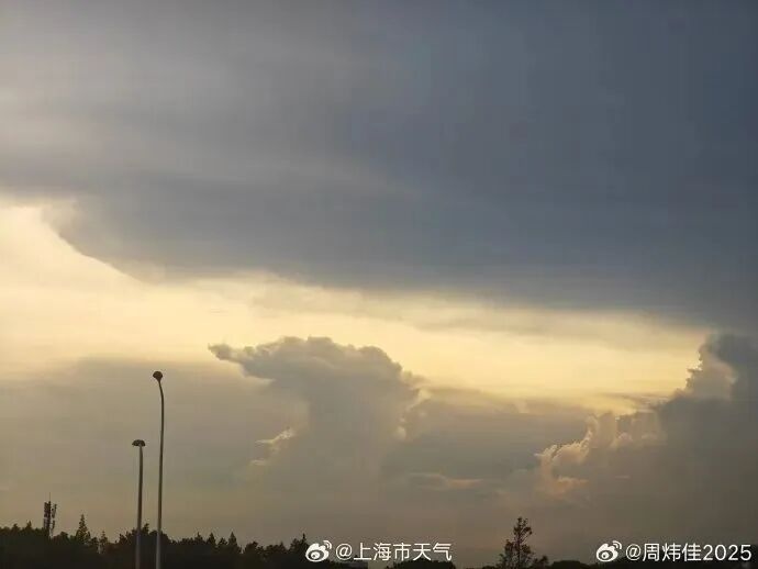 晚高峰注意!上海天气突变,“四黄”高挂,部分地区或有龙卷风+冰雹