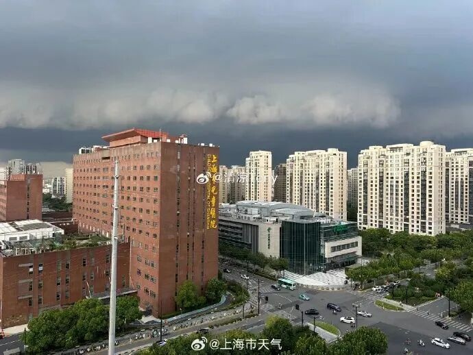 晚高峰注意!上海天气突变,“四黄”高挂,部分地区或有龙卷风+冰雹