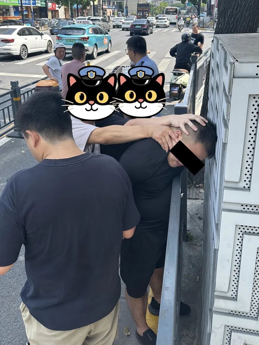 事发上海街头!男子突然被追击扑倒!上海警方:张某(男)被刑拘