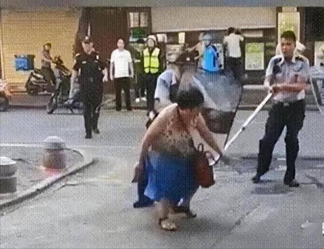 横行霸道3年，臭名昭著的杜大妈落网后，天津人的噩梦终于结束