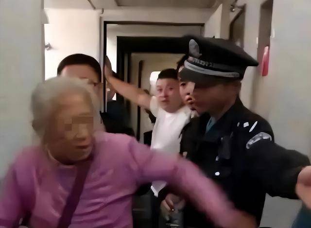 横行霸道3年，臭名昭著的杜大妈落网后，天津人的噩梦终于结束