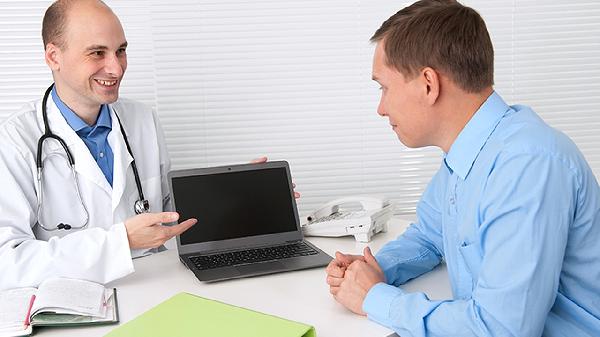 27岁男子查出肾癌，饮食规律不熬夜，医生摇头：被3个坏习惯所害